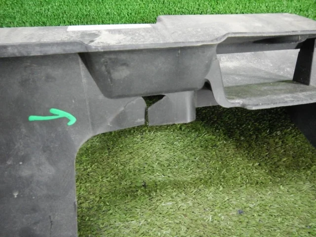 Накладка порога левая для Toyota Land Cruiser 200 (JDM) 2007-2013 на фотографиях