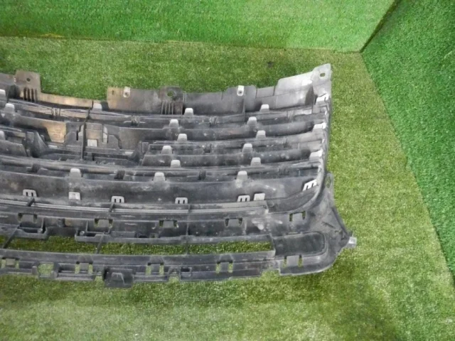 Решетка переднего бампера для Ford Explorer U502 rest 2014-2019 на фотографиях