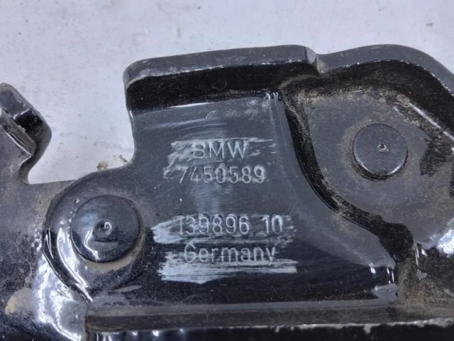 Петля капота левая для BMW 3er G20 2018+ на фотографиях