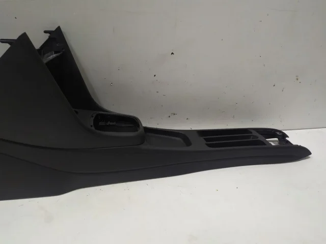 Крышка подлокотника для Volkswagen Polo V (6R) 2009-2014 на фотографиях