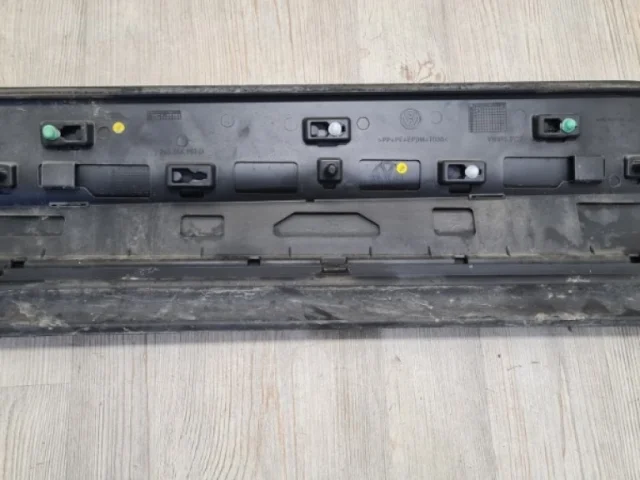 Стекло двери заднее правое для Volkswagen Touareg III (CR) 2018+ на фотографиях