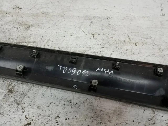 Накладка двери передней правой для Mazda CX 5 KE 2011-2017 на фотографиях