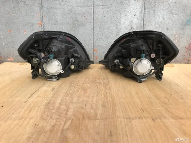 Фара правая для Nissan Teana J31 2003-2007 на фотографиях