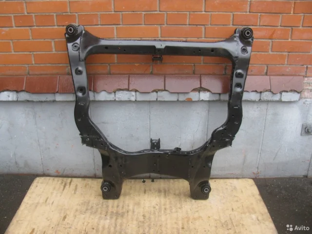 Подрамник двигателя для Nissan Teana J31 2003-2007 на фотографиях
