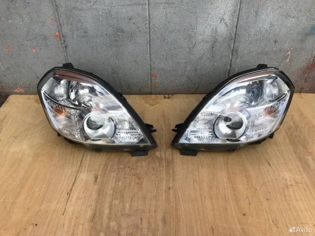 Фара правая для Nissan Teana J31 2003-2007 на фотографиях