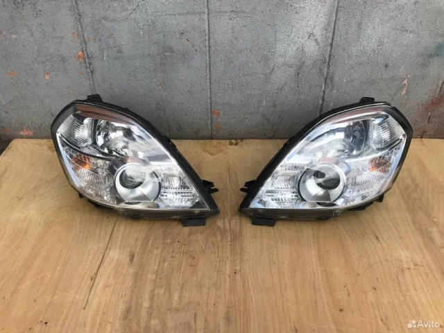 Фара правая для Nissan Teana J31 2003-2007 на фотографиях