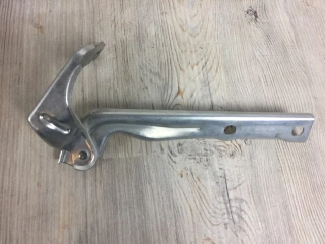 Крепление петли капота для Volkswagen Tiguan I NF 2006-2017 на фотографиях