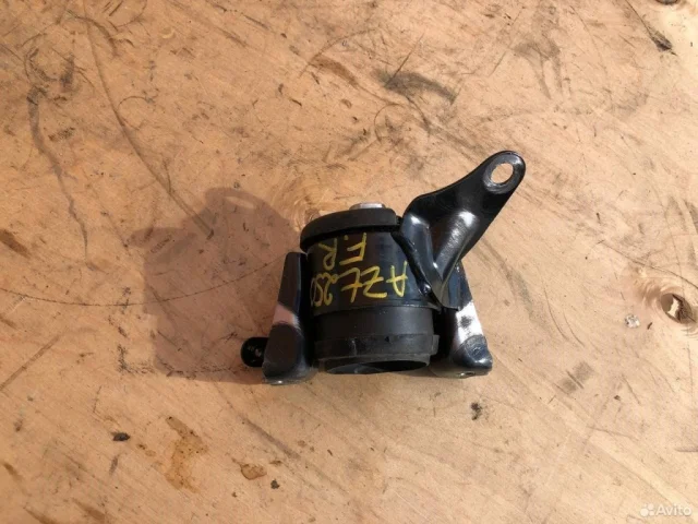 Опора двигателя передняя правая верхняя для Toyota Avensis Седан T250 2003-2008 на фотографиях