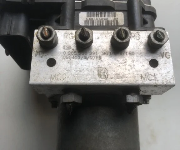 Блок ABS для Citroen C4 Седан 2010-2016 на фотографиях