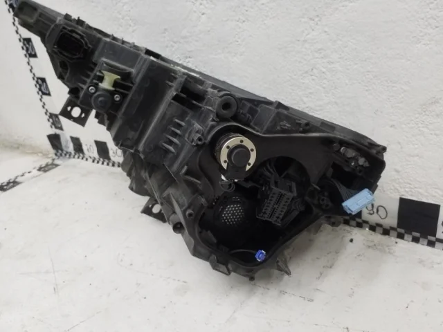 Фара ксенон левая для Audi Q8 4M 2018-2023 на фотографиях