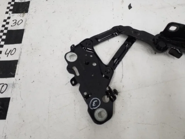 Петля капота левая для BMW X3 G01 2017-2023 на фотографиях