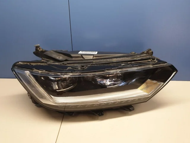 Фары для Volkswagen Passat (B8) Variant 2014-2019 на фотографиях