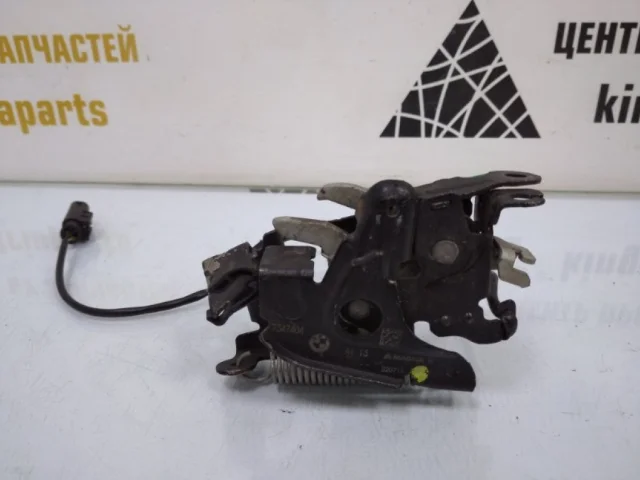 Замок капота левый для BMW 5er G30 2016-2023 на фотографиях