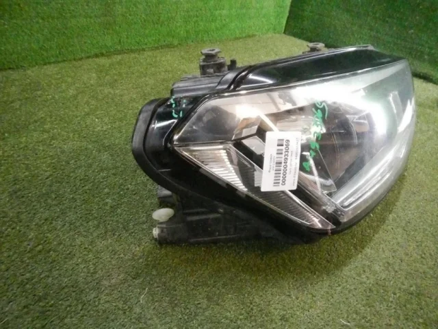 Фара правая для Volkswagen Caddy IV (2K) 2015-2020 на фотографиях