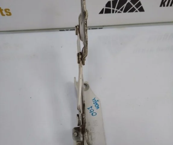 Петля капота правая для Volkswagen Caddy IV (2K) 2015-2020 на фотографиях