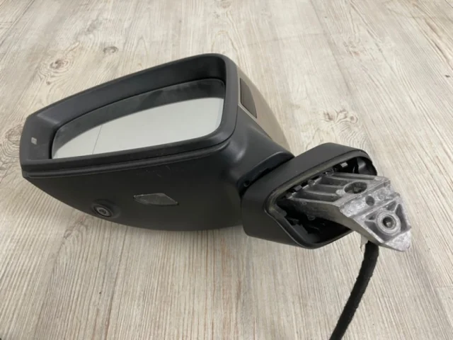 Стекла и зеркала для Volkswagen Touareg III (CR) 2018+ на фотографиях