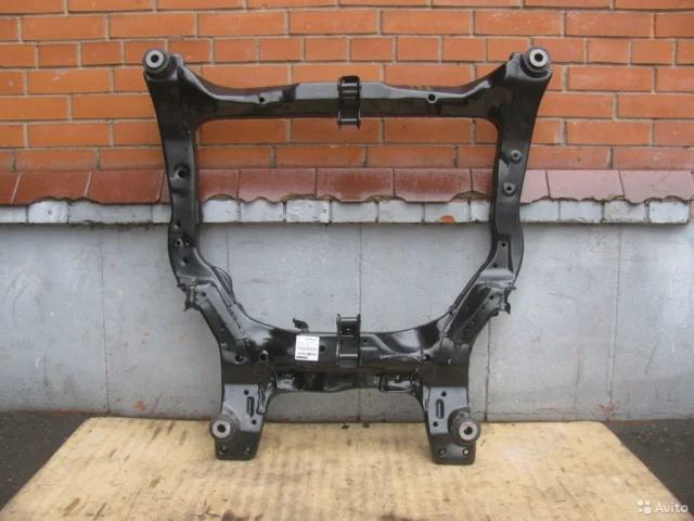 Подрамник двигателя для Nissan Teana J31 2003-2007 на фотографиях