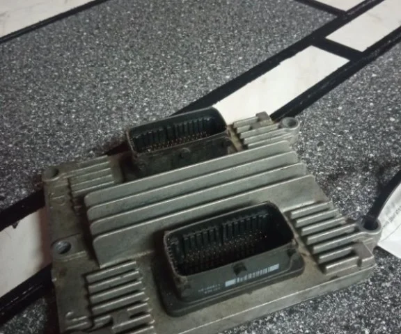 Блок управления двигателем для Opel Vectra B Caravan 1996-2003 на фотографиях