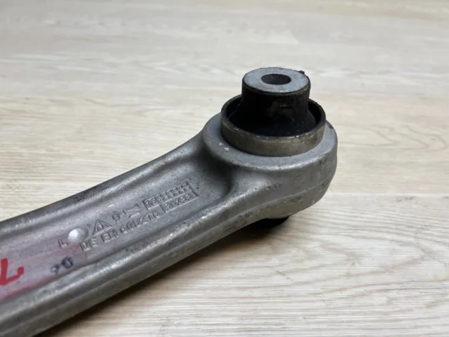 Рычаг передний правый верхний для BMW 5er Ф10 2010-2013 на фотографиях