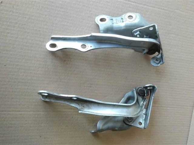 Петля капота левая для Toyota Land Cruiser 200 2007-2015 на фотографиях