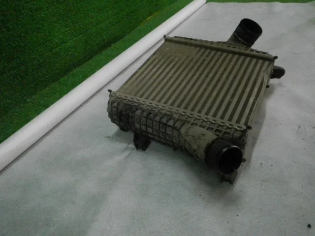 Интеркулер левый для Audi Q8 4M 2018-2023 на фотографиях