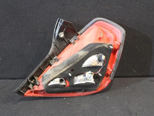 Фонарь левый для Nissan Teana J31 2003-2007 на фотографиях