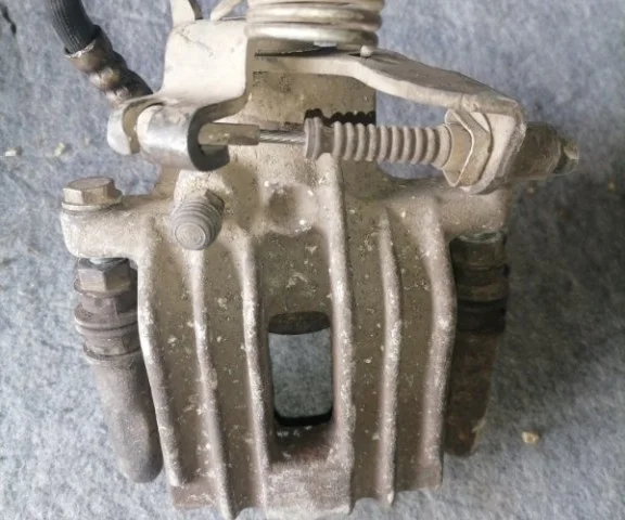 Суппорт задний правый для Audi A4 B5 1994-2001 на фотографиях