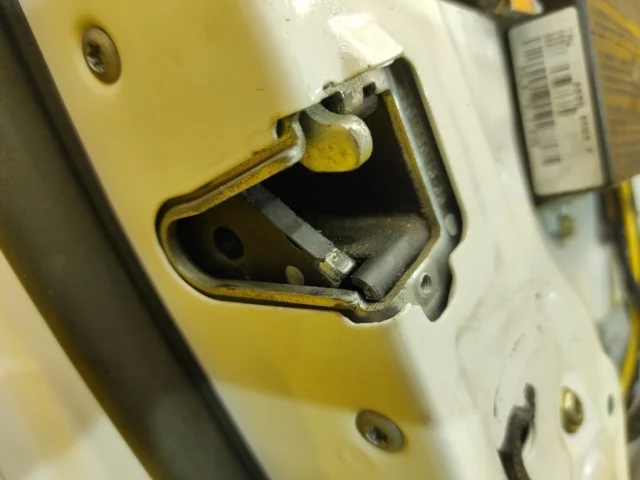 Дверь передняя левая для Mercedes-Benz S class W220 1998-2005 на фотографиях