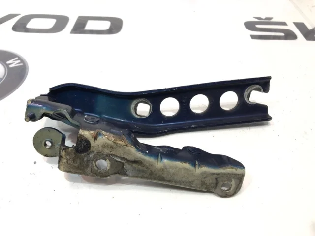Петля капота левая для Skoda Octavia A5 на фотографиях