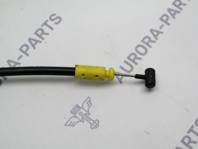 Уплотнитель передней правой двери для Land Rover Discovery L319 2009-2013 на фотографиях