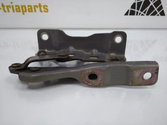 Крепление петли капота для Hyundai Tucson TL 2015-2019 на фотографиях