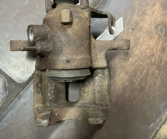 Суппорт задний правый для Audi A4 B7 2004-2008 на фотографиях