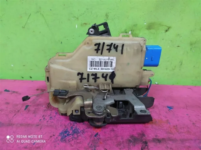 Уплотнитель передней правой двери для Skoda Octavia A5 на фотографиях