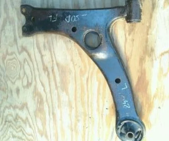 Рычаг передний левый нижний для Toyota Avensis Седан T250 2003-2008 на фотографиях