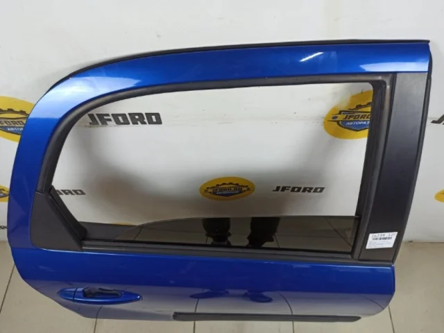 Двери для Suzuki SX4 2006-2009 на фотографиях