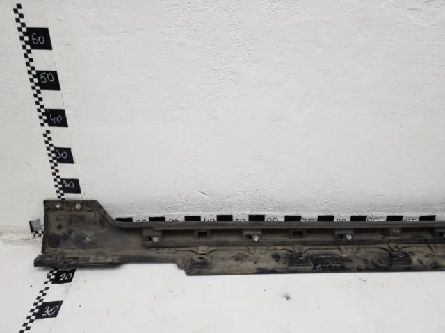 Накладка порога левая для Volkswagen Passat (B8) Variant 2014-2019 на фотографиях