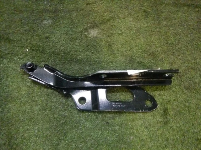 Петля капота левая для Volkswagen Tiguan II MK2 2016+ на фотографиях