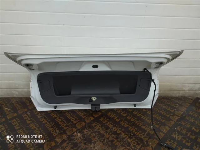 Крышка багажника для Volkswagen Jetta 7 2020+ на фотографиях