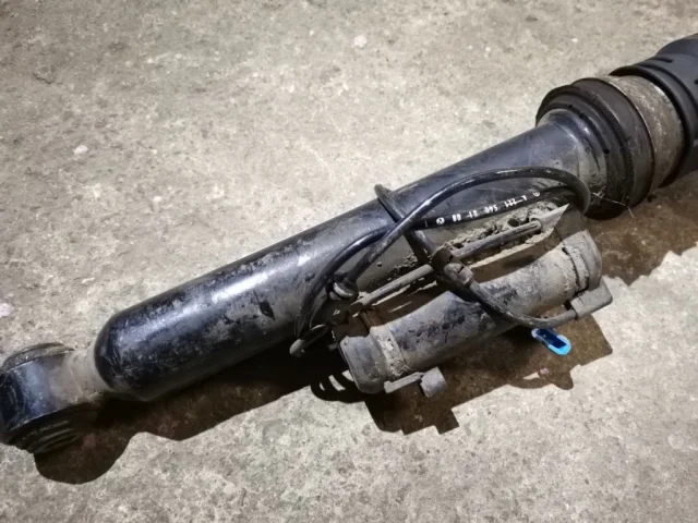 Стойка кузова задняя правая для Mercedes-Benz S class W221 2005-2013 на фотографиях