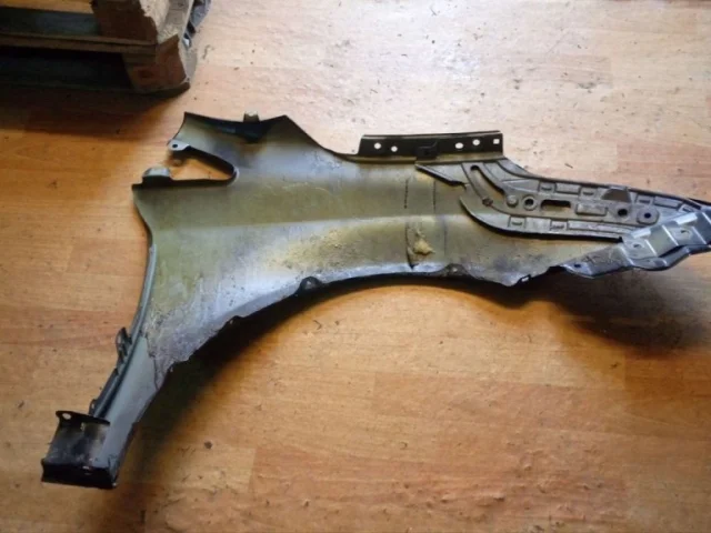 Крылья для Toyota Avensis Универсал T270 2008-2018 на фотографиях