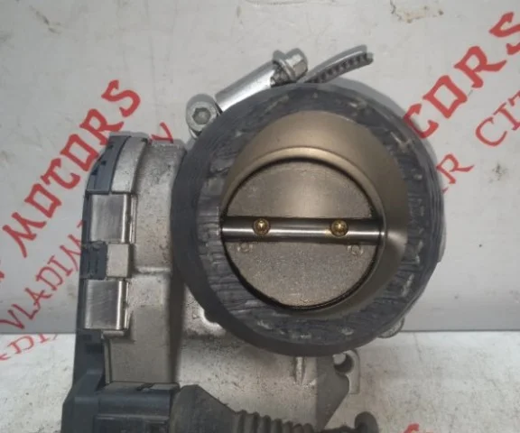 Дроссельная заслонка для Audi A4 B6 Avant 2000-2004 на фотографиях