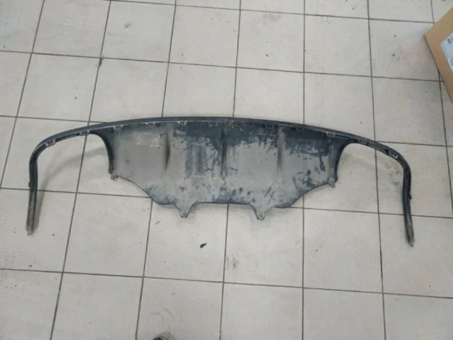 Накладка заднего бампера для Porsche Macan 95B 2014-2023 на фотографиях