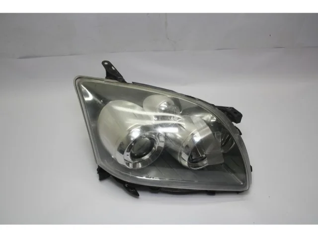 Фары для Toyota Avensis Универсал T250 2003-2008 на фотографиях