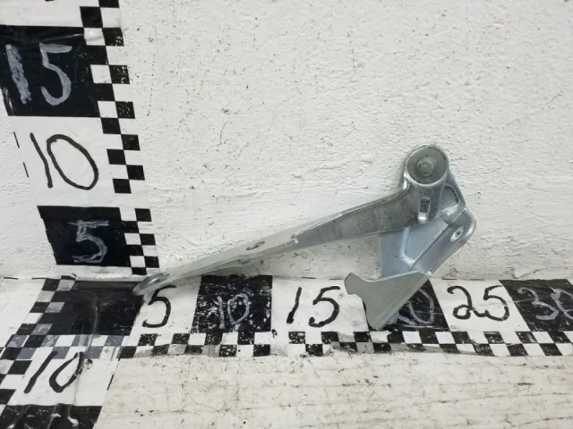 Петля капота левая для Hyundai Accent 2 Седан LC 1999-2012 на фотографиях