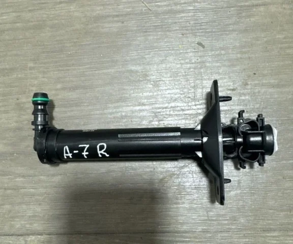 Фароомыватель правый для Audi A7 4G 2010-2014 на фотографиях