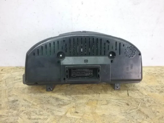 Приборная панель для Volkswagen Passat Variant (B6, Typ 3C) 2004-2010 на фотографиях