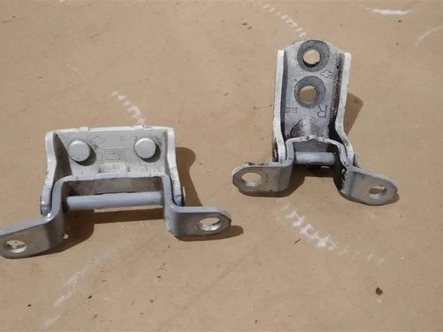 Петля двери задняя правая верхняя для Nissan Qashqai J11 2013-2019 на фотографиях