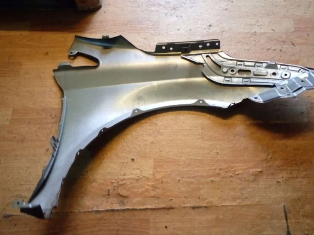 Крылья для Toyota Avensis Универсал T270 2008-2018 на фотографиях