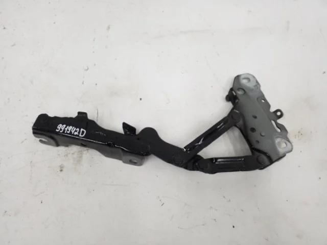 Петля капота правая для BMW X3 G01 2017-2023 на фотографиях