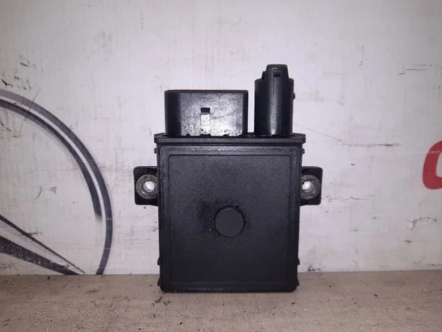 Реле свечей накала для BMW X5 Е70 2006-2013 на фотографиях